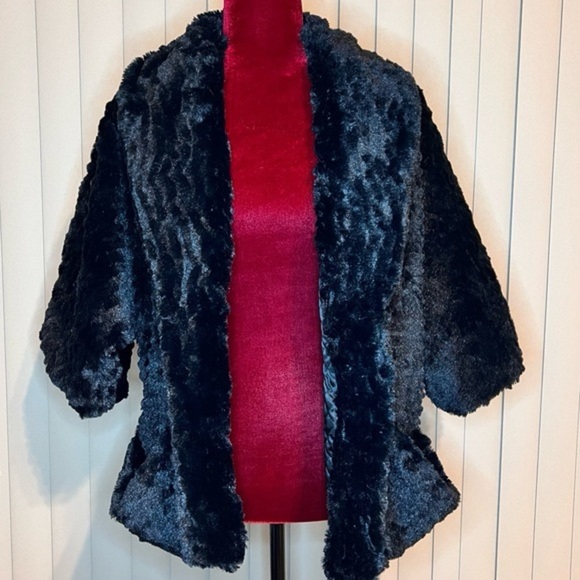 Black Faux Fur Shawl Jacket w/ half sleeve. - Picture 2 of 7
